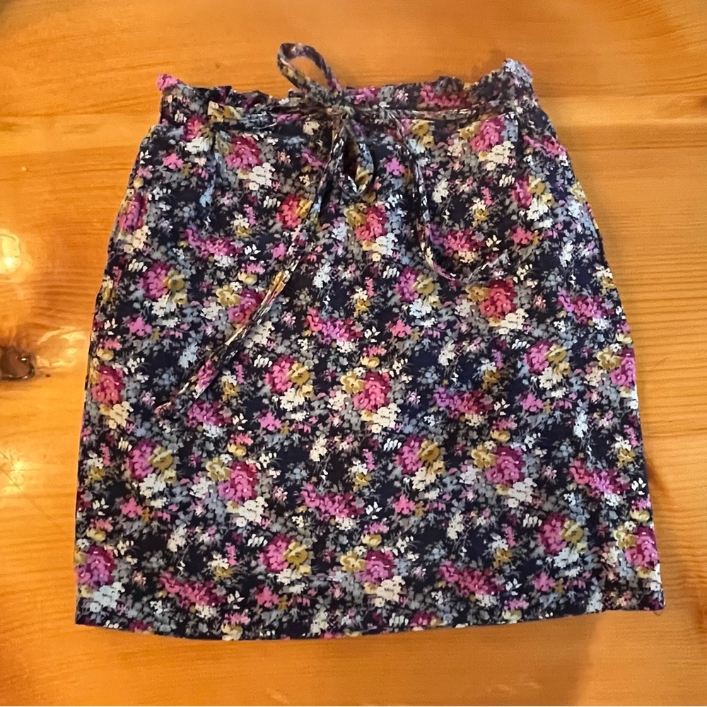 Floral mini skirt spring vibes